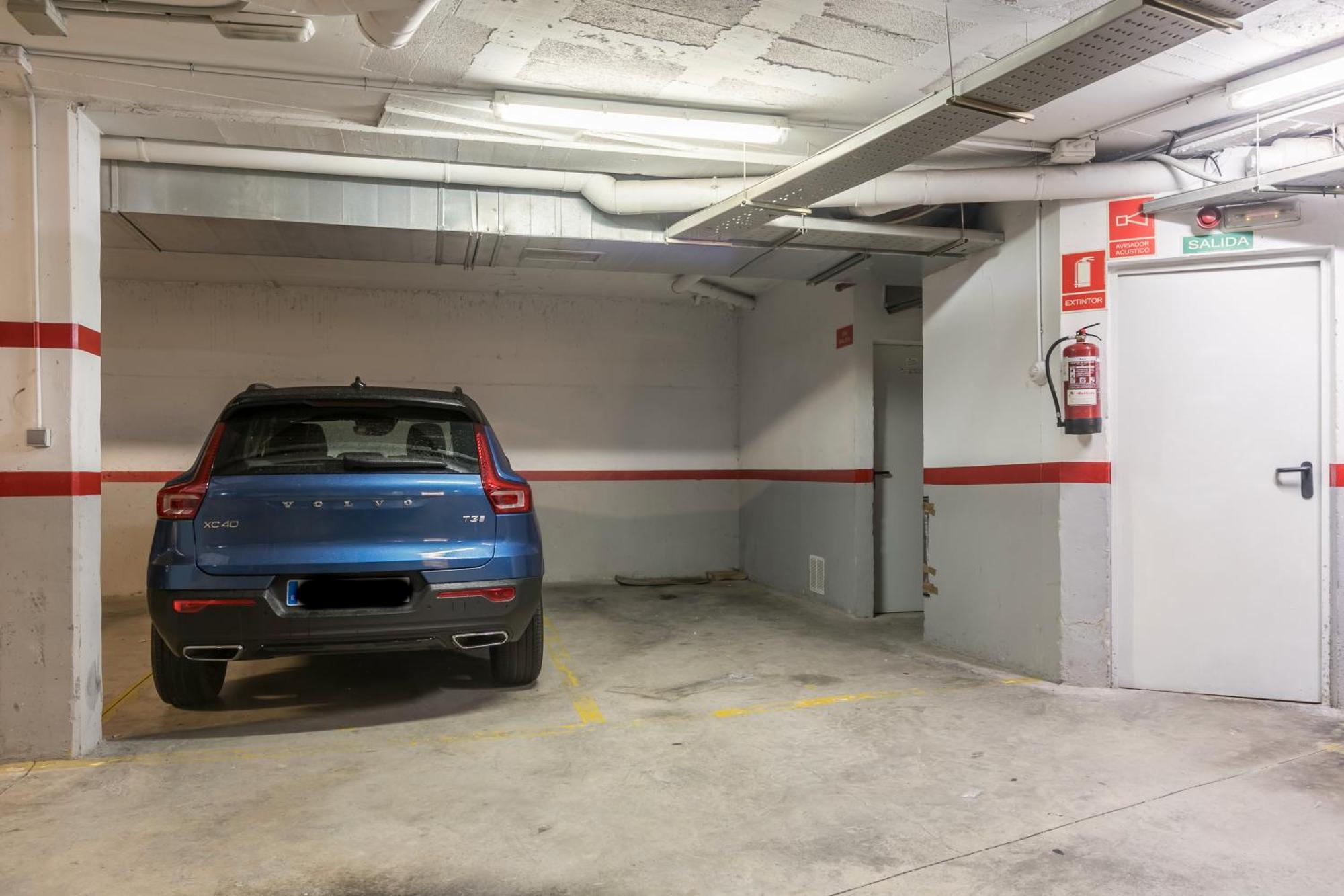 Dumonde Parking *